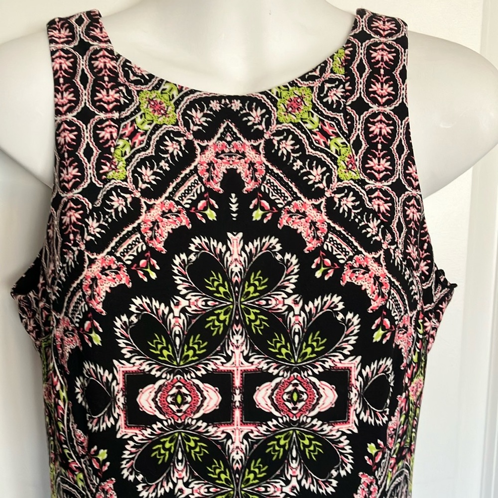 London Times size 4 maxi dress in fabulous fun pink back green and white print.